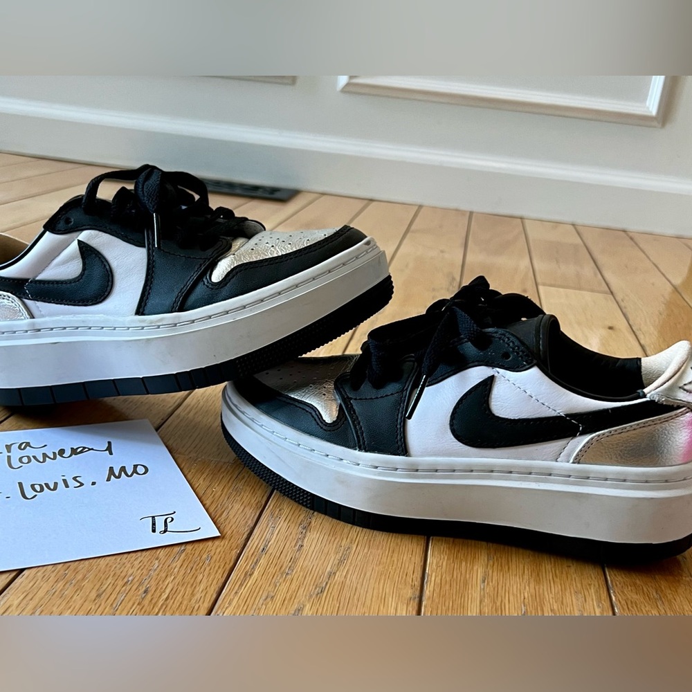 NIKE Air1 LV8D Sneakers- size 5.5